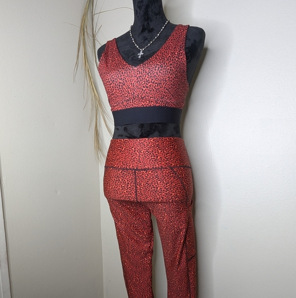 Red Cheetah Print Yoga Set - Picture 1 of 11